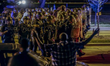Cidade americana enfrenta segunda noite de protestos Divulgação