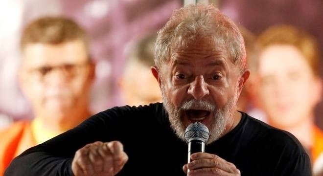 Ex-presidente Lula foi preso no sábado (7) em São Paulo (Foto: R7)