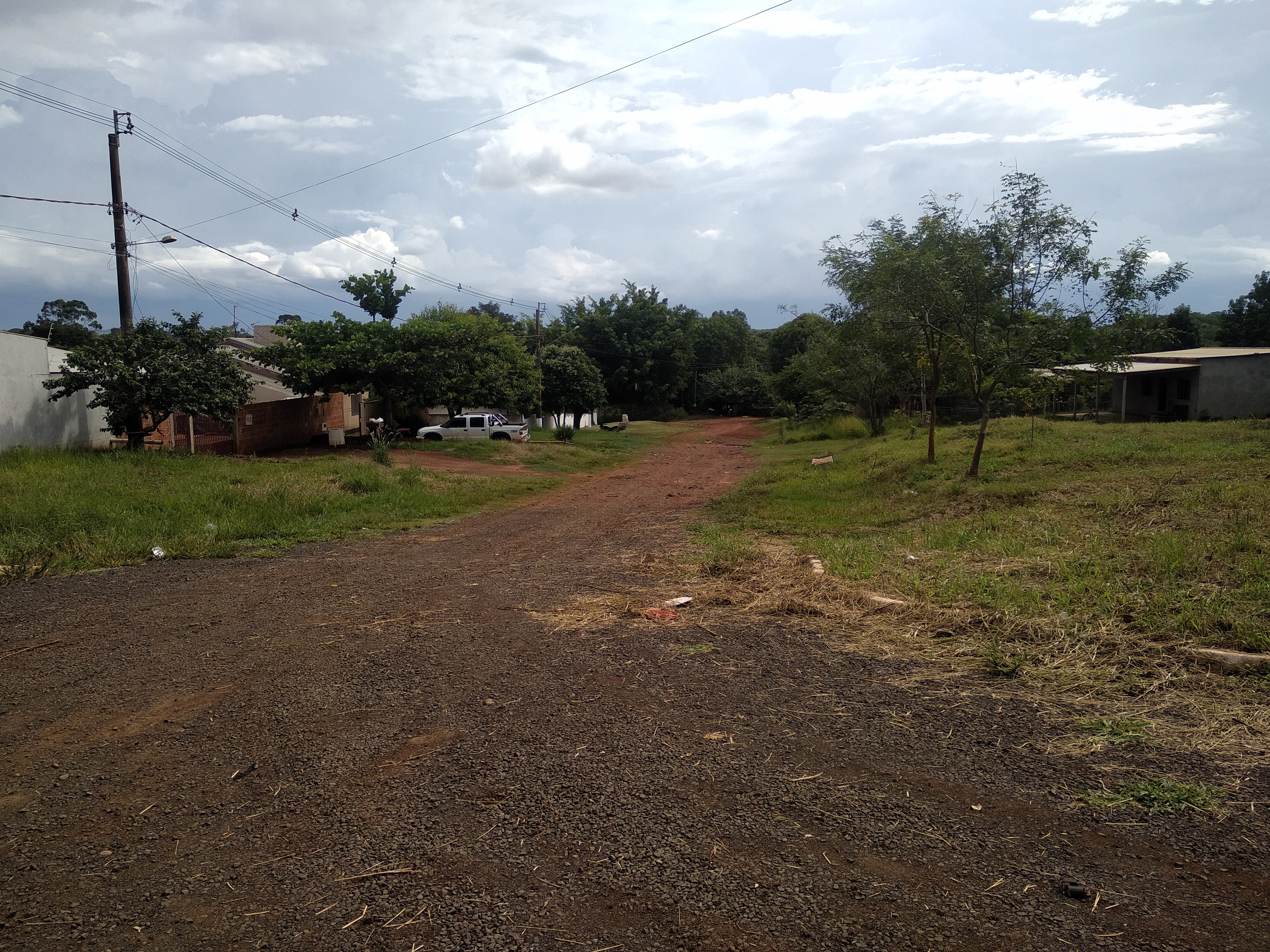 Asfalto na rua Francisco Serejo Neto está sendo solicitado pelo vereador Geverson Vicentim (PDT) / Foto: Moreira Produções/Arquivo