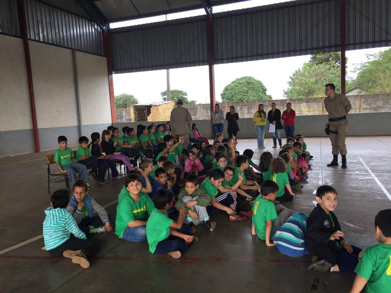 Dia do Bombeiro é comemorado pelo Corpo de Bombeiros de Amambai Militares realizaram visita nas escolas do município / Foto: Reprodução
