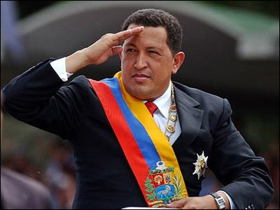 Chávez continuará na Presidência e posse será adiada, diz Maduro