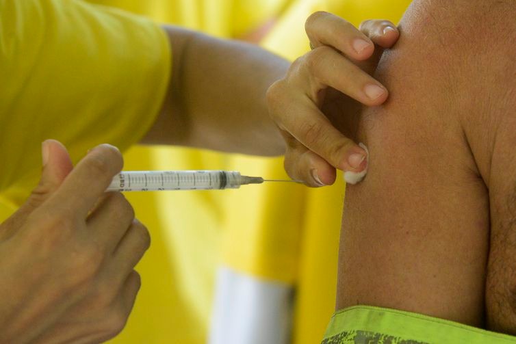 Toda a população pode se vacinar contra a gripe a partir dessa segunda (3) Os grupos prioritários tiveram entre os dias 10 de abril e 31 de maio para se vacinar com exclusividade - Tomaz Silva/Agência Brasil