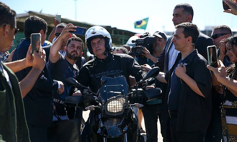 Bolsonaro promove aglomerações em SP e é multado por governo Doria Manifestantes se aglomeraram sem máscaras - Arquivo/Agência Brasil