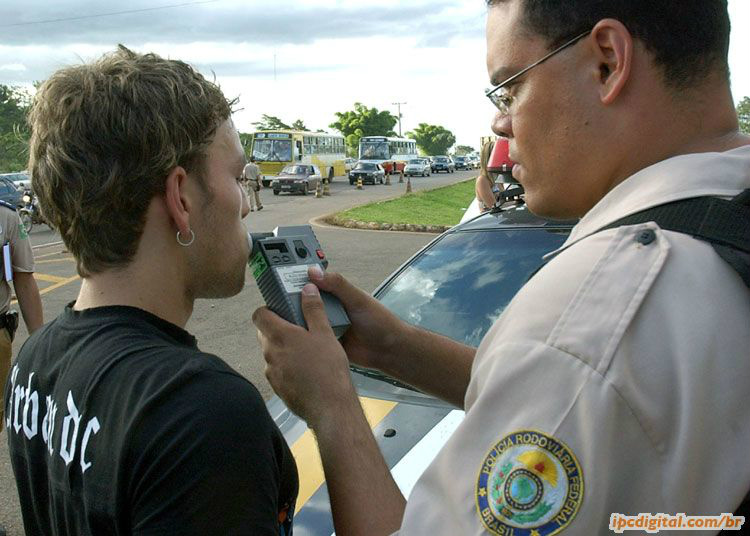 Lei seca aumenta em 125% prisões em rodovias, diz PRF