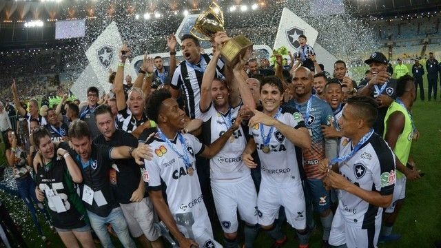 Carli marca no fim, Gatito volta a ser herói, e Bota é campeão sobre o Vasco Botafogo é o campeão carioca de 2018 (Foto: Globo Esporte)