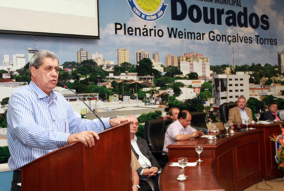 Governador leva investimentos em saneamento e visita diversas obras em Dourados Puccinelli também visita as obras do Centro de Formação Profissional – Escola do Programa Brasil Profissionalizado, no Jardim Água Boa.