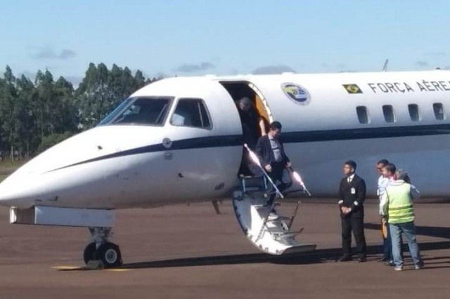 Confiscar bens de traficantes é medida mais eficiente, diz Sérgio Moro Sérgio Moro desembarcou em Dourados por volta de meio-dia e depois seguiu de carro para Ponta Porã (Foto: Direto das Ruas)