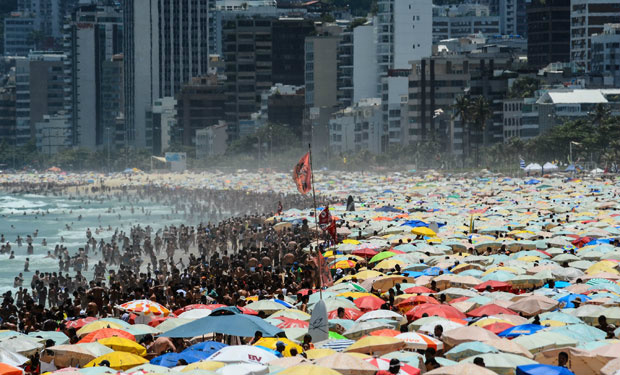 Os militares vão patrulhar areias e calçadões com motocicleta, quadriciclo e viaturas convencionais.