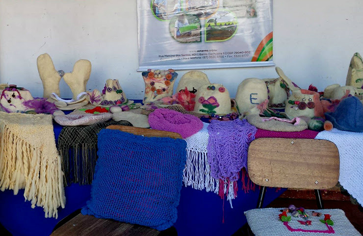 Produção de artesanato com lã evita desperdício e beneficia ovinocultores em MS