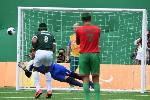 Treze modalidades do esporte paralímpico se destacam entre atletas brasileiros Futebol de 5 é praticado por atletas cegos e entrou para os Jogos Paralímpicos em 2004