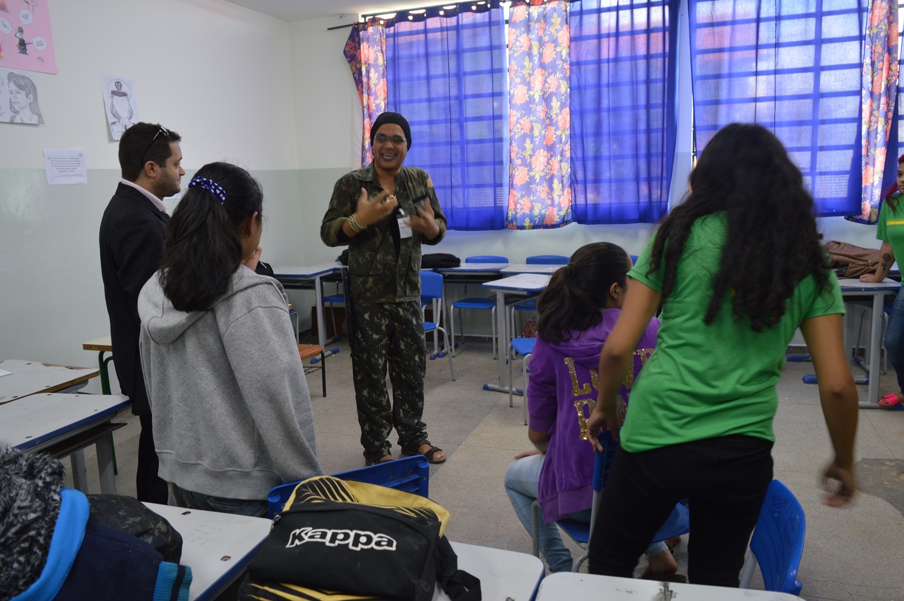 Escola Vespasiano Martins, em Amambai, realizou 1º Feirão de Eletivas Sexo frágil? Uma ova! é desenvolvida pelos docentes Carlos Monteiro Alves, Wagner Aparecido Correa e Maxwell da Silva Amaral / Foto: Moreira Produções