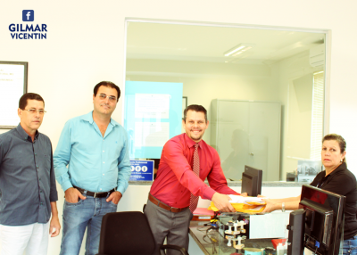 Os candidatos Gilmar Vicentin e pastor Sérgio Luiz registram candidaturas no Cartório Eleitoral de AmambaiFoto: Reprodução Facebook