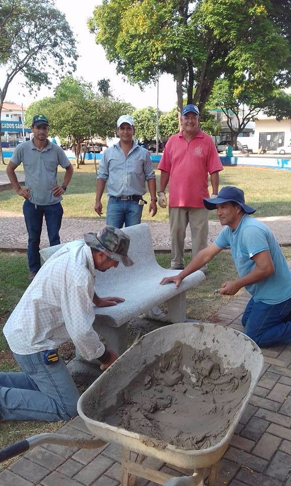 Recolocação dos bancos na praça é fruto do 1º Encontro dos amambaienses, em 2016 A inauguração dos bancos bem como do busto do Cel. Valêncio de Brum acontece a partir das 16h na praça / Foto: Divulgação