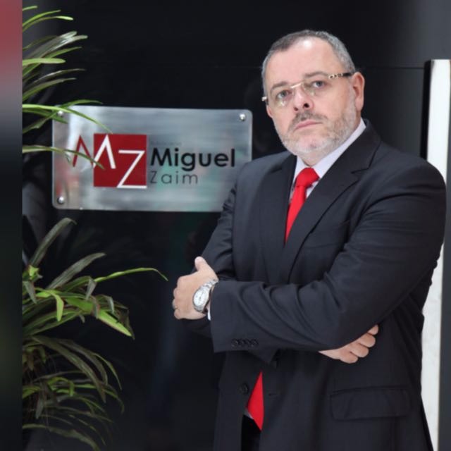 Recolocação dos bancos na praça é fruto do 1º Encontro dos amambaienses, em 2016 Miguel Zain é filho de Jaleil Zain, popularmente conhecido como Quinho