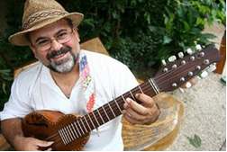 Ponto de Cultura Pájaro Campana promove oficina de viola caipira em Amambai O violeiro Levi Ramiro.