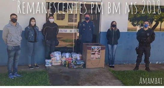 Remanescentes dos concursos da PM e Bombeiros realizam Campanha do Agasalho Remanescentes de Amambai são atuantes nas campanhas - Na foto, alimentos sendo entregues pelos remanescentes amambaienses na Polícia Militar de Amambai / Foto: 3ª CIPM