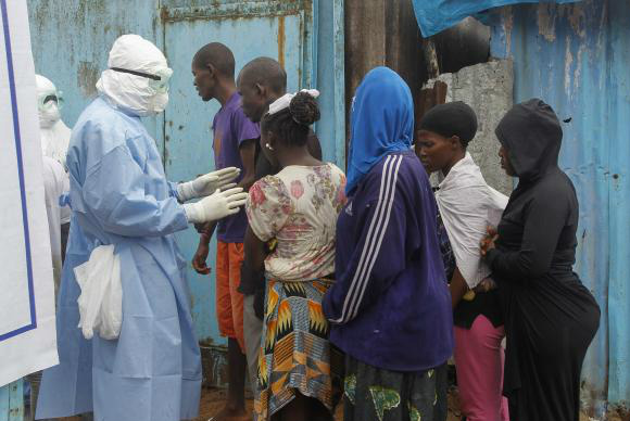 Ebola: vacinas experimentais estarão disponíveis no início de 2015