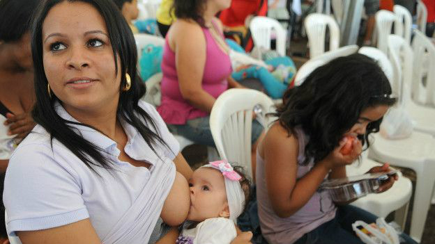 O que é falso e o que é verdadeiro nos boatos sobre zika Médicos ainda investigam se leite materno pode transmitir zika vírus, mas não recomendam parar amamentação