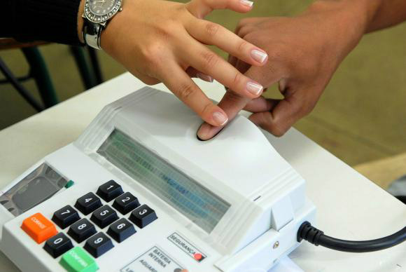 Com identificação biométrica, eleitores podem demorar mais tempo para votar Com identificação biométrica, eleitores podem demorar mais tempo para votar