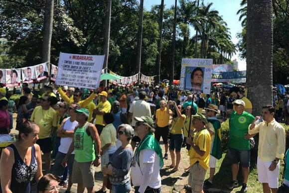 Manifestantes vão às ruas em defesa da Operação Lava Jato Protesto a favor da Lava Jato em Belo HorizonteFoto: Divulgação
