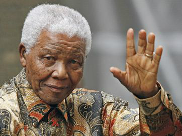Mandela melhora mas condição permanece grave