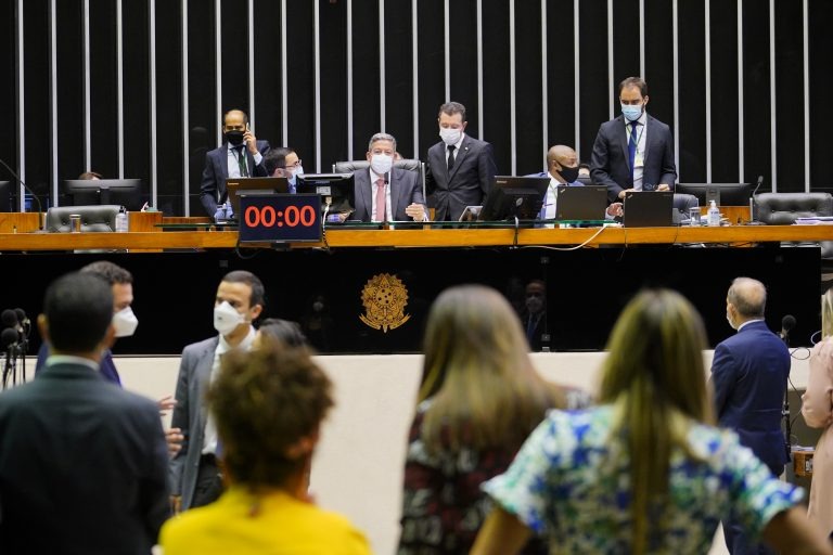 Câmara pode votar terça MP que simplifica abertura de empresas Sessão do Plenário da Câmara dos Deputados / Foto: Pablo Valadares/Câmara dos Deputados