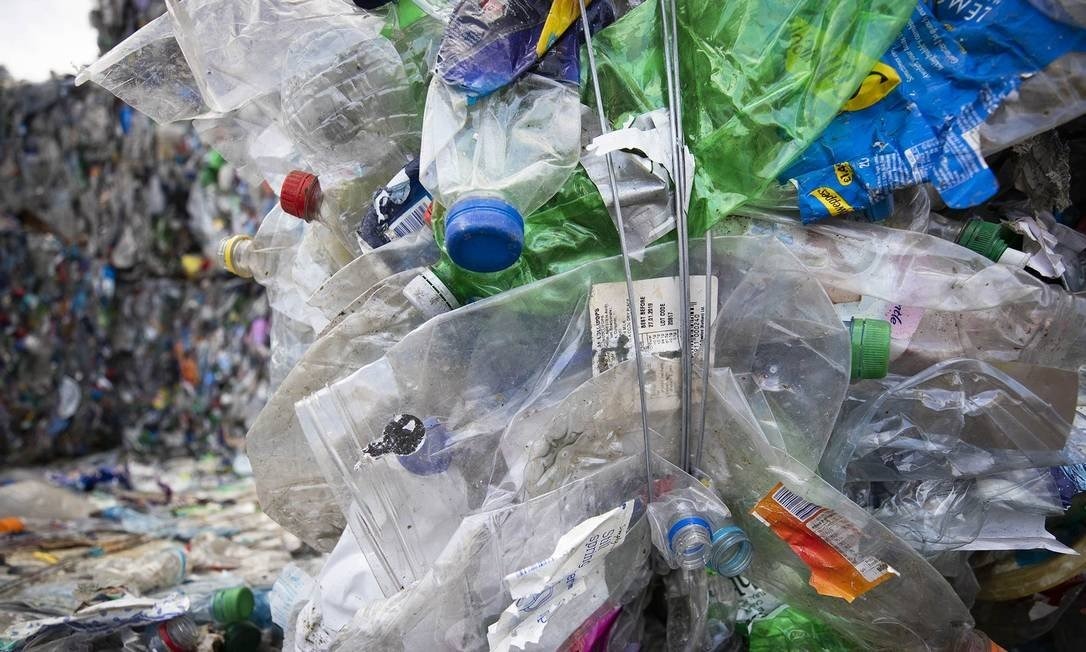 No Dia Mundial do Meio Ambiente, saiba quanto cada marca produz de plástico Lixo plástico na Holanda Foto: Bloomberg / Bloomberg