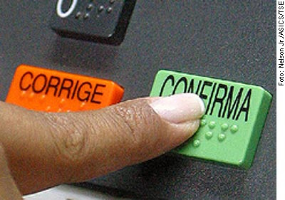 TRE-MS registra 16 urnas com falhas, mas sem substituição TRE-MS registra 16 urnas com falhas, mas sem substituição