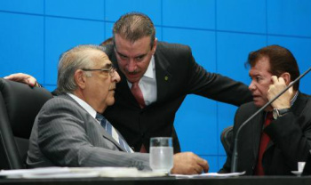 Jerson será reconduzido à presidência e novatos tentam tirar cargo do PR Hoje, Jerson Domingos, Paulo Corrêa e Maurício Picarelli comandam a Assembleiafoto: Giuliano Lopes/AL