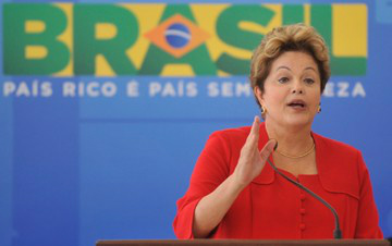Para Dilma, políticas de austeridade de governos neoliberais travaram o país