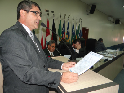 Vereador Fischer destaca relatório sobre venda de passagens em Amambai Vereador de amambai, Luiz Fernando Fischer (PR)Foto: Moreira Produções