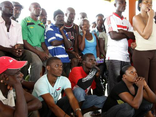 Haitianos são impedidos de passar pela fronteira com a República Dominicana