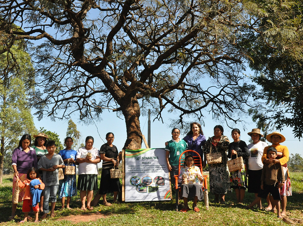 As artesãs residentes na Aldeia Limão Verde concluíram o curso e têm uma nova opção de renda.