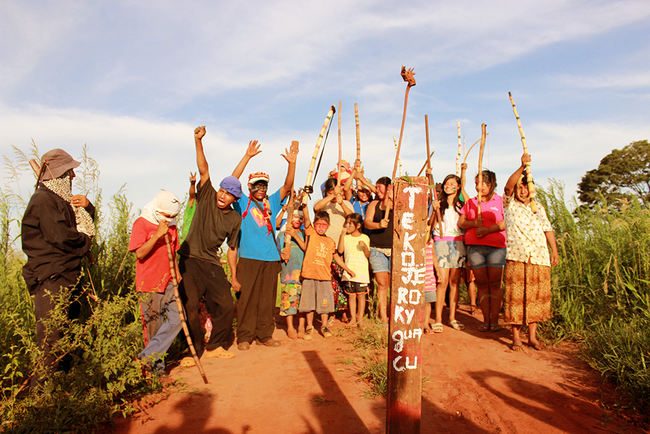 Índios prometem resistir a ordem de despejo, marcada para hoje (9) Manifestação contra despejo no Tekoha Jeroky Guasu, em 2017 - Foto: Rafael de Abreu