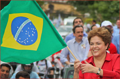 Dilma embarca para Brasília, onde acompanha apuração Dilma embarca para Brasília, onde acompanha apuração