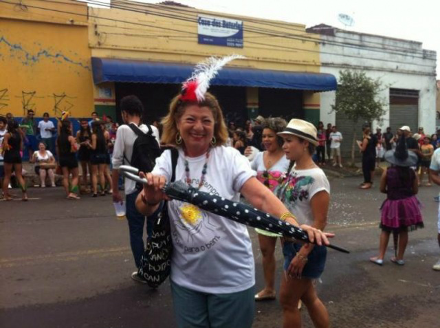 Dentista, Mariam passou pelas matinês acompanhada dos pais até a volta do Carnaval de Campo Grande, com os blocos de rua. (Fotos: Arquivo Pessoal)