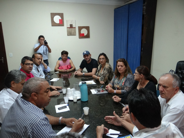 Membros da diretoria do Simted, durante reunião com vereadores de Amambai / Foto: Assessoria Simted