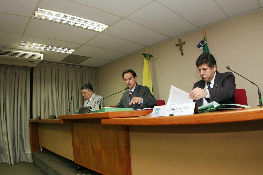 Comissão dá parecer favorável a desconto na renovação da CNH Reunião da CCJR foi realizada nesta terça-feira (25) no plenarinho Nelito Câmara.