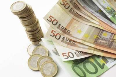 Zona do euro fecha acordo para conter crise grega