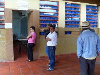 Menos da metade dos eleitores de Amambai votaram de manhã Movimento no período da manhã foi calmo nos locais de votação.