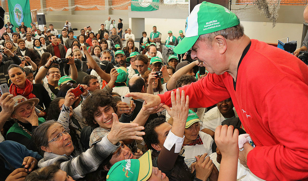 Por mais que Lula negue sua volta, não convence Por mais que Lula negue sua volta, não convence