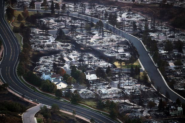 Incêndio destrói dezenas de casas no estado americano do Colorado