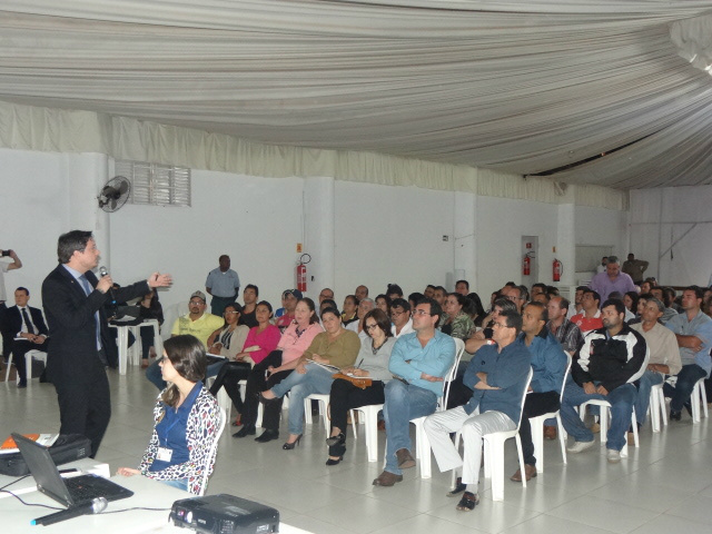 Ministério Público Eleitoral reúne-se com candidatos em Amambai O promotor público da Comarca de Amambai, Luiz Eduardo Sant’ Anna Pinheiro, coordenou os trabalhos / Foto: Moreira Produções