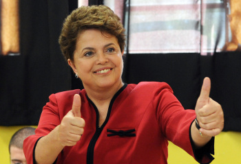 Dilma é eleita presidente Dilma Roussef, primeira mulher presidente do Brasil.