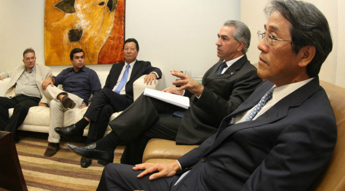 Governo japonês conhece plano de incentivos de MS para atração de indústrias Governador Reinaldo Azambuja recebe embaixador do Japão no Brasil, Kunio Umeda. /Foto: Divulgação
