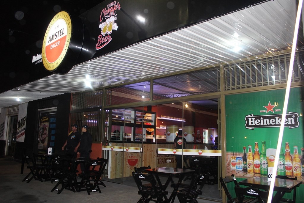 Lindner Chopp's Beer em Amambai oferece novas opções de cerveja A choperia está localizada na avenida Pedro Manvailer, em frente a praça central / Fotos: Grotta Soluctions