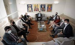 Articulador do encontro, o ex-ministro da Saúde Luiz Henrique Mandetta, à direita (Foto Pablo Jacob / Agência O Globo) 