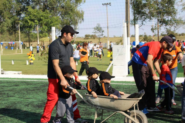 Pais e filhos interagiram nas diversas brincadeiras oferecidas pela programação / Foto: Assessoria