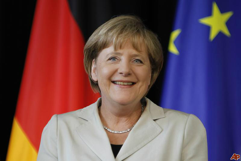Angela Merkel se diz consternada com colisão frontal de trens na Alemanha