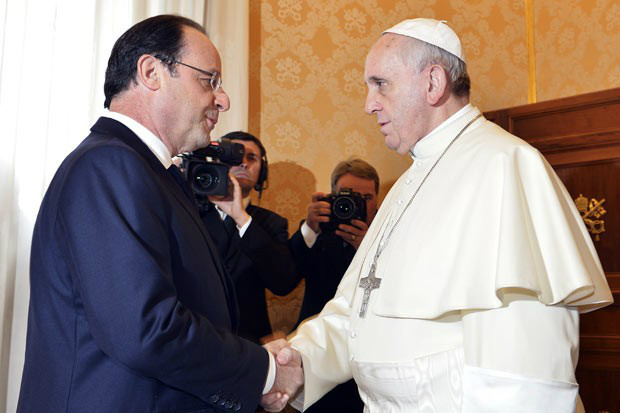 Papa se reunirá com presidente da França e abordará terrorismo Divulgação